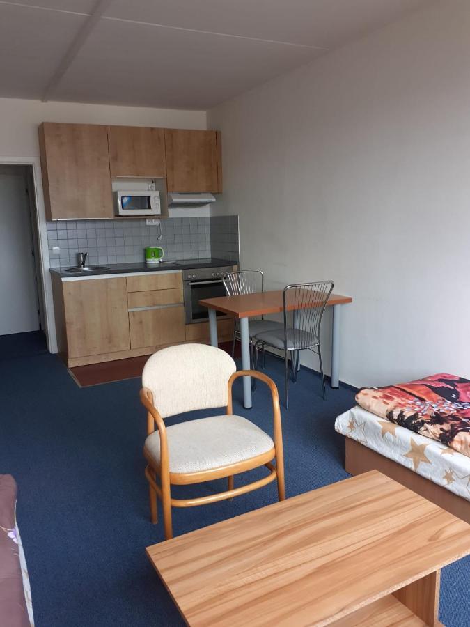 Km House Cerny Most Hostel Praga Zewnętrze zdjęcie
