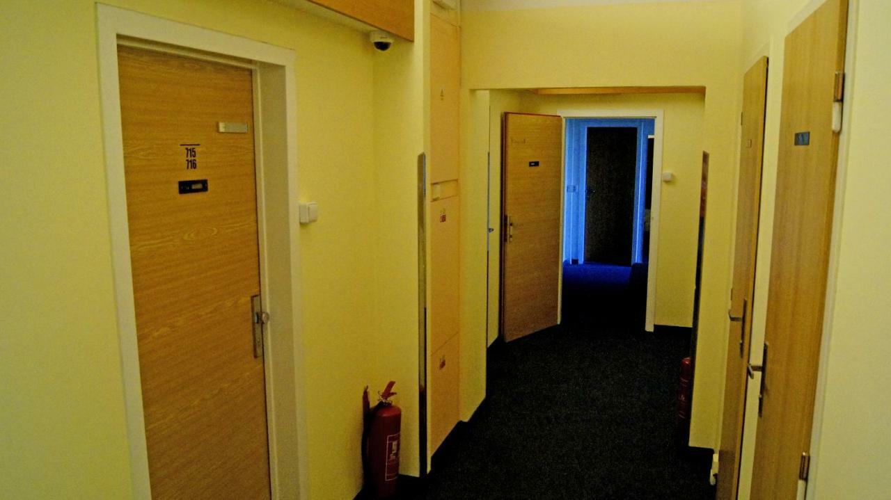Km House Cerny Most Hostel Praga Zewnętrze zdjęcie