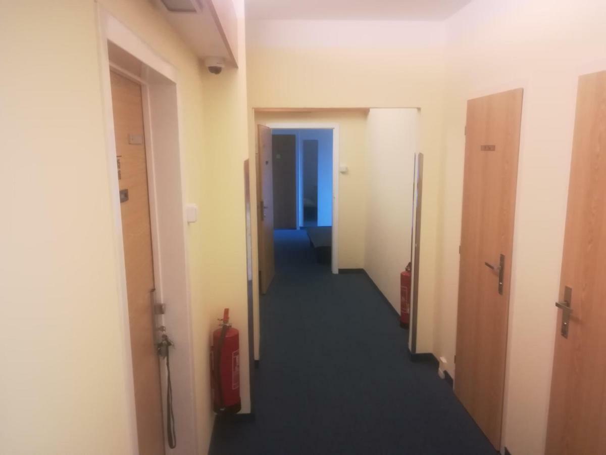 Km House Cerny Most Hostel Praga Zewnętrze zdjęcie