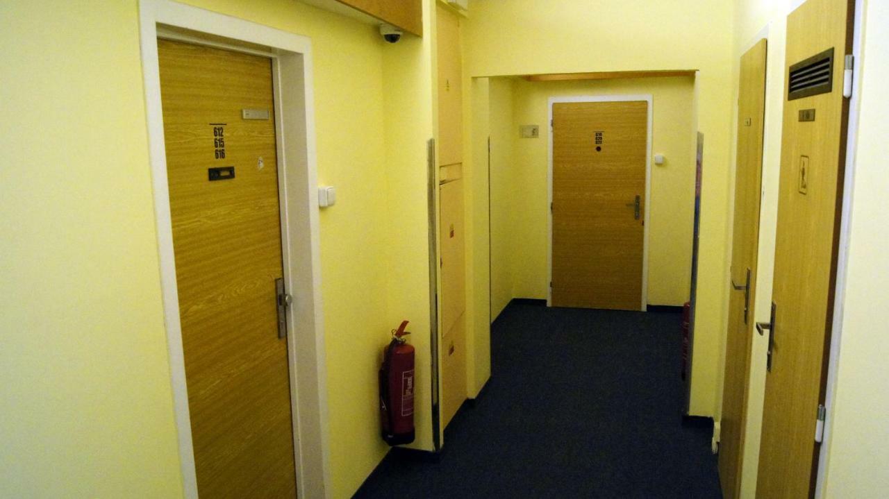 Km House Cerny Most Hostel Praga Zewnętrze zdjęcie